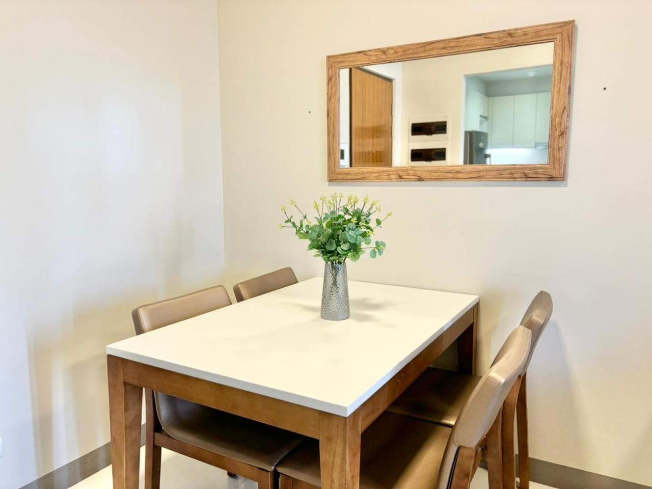 One Manchester Place, Mactan Newtown Apartment *
