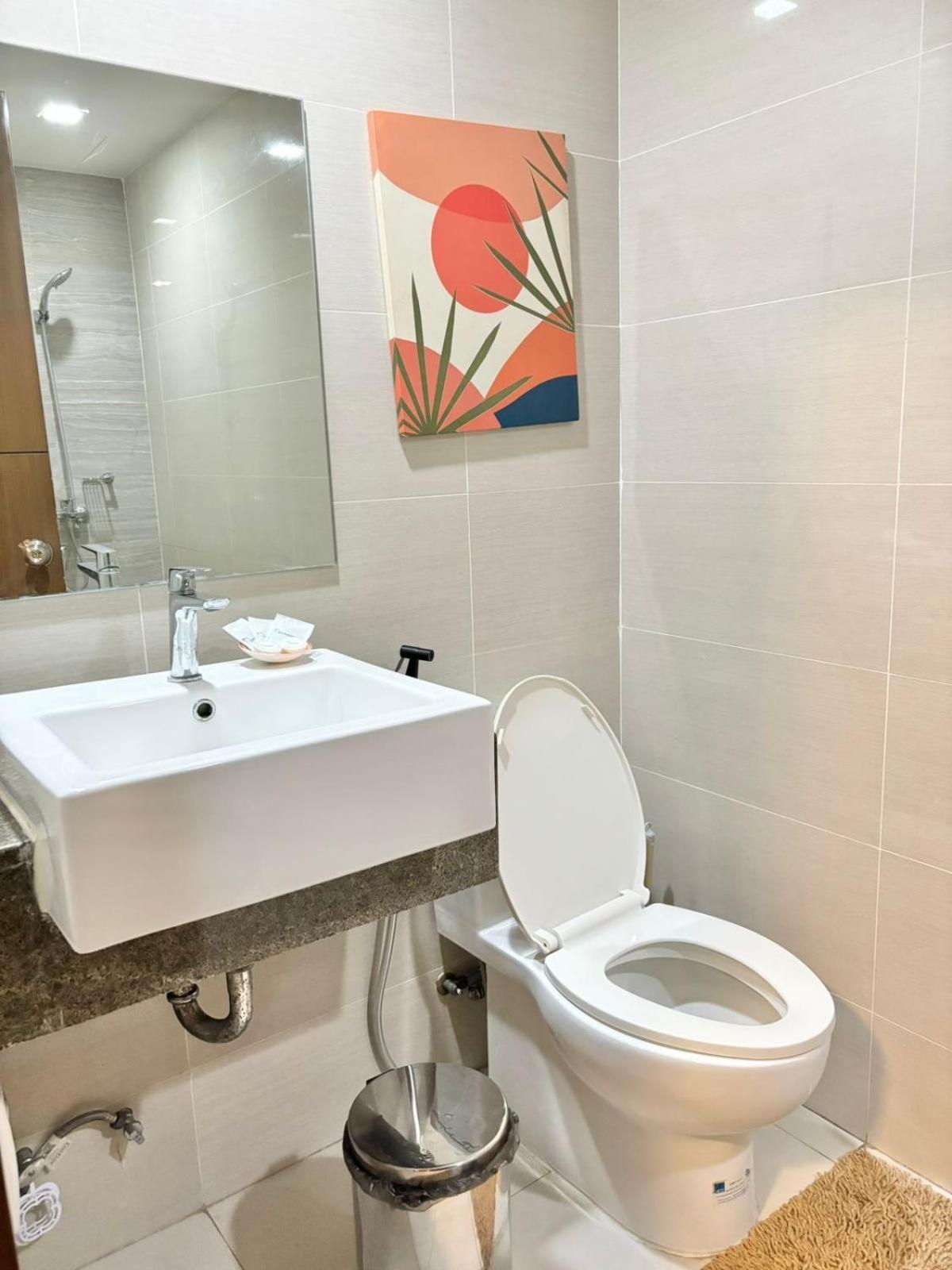 One Manchester Place, Mactan Newtown Apartment *