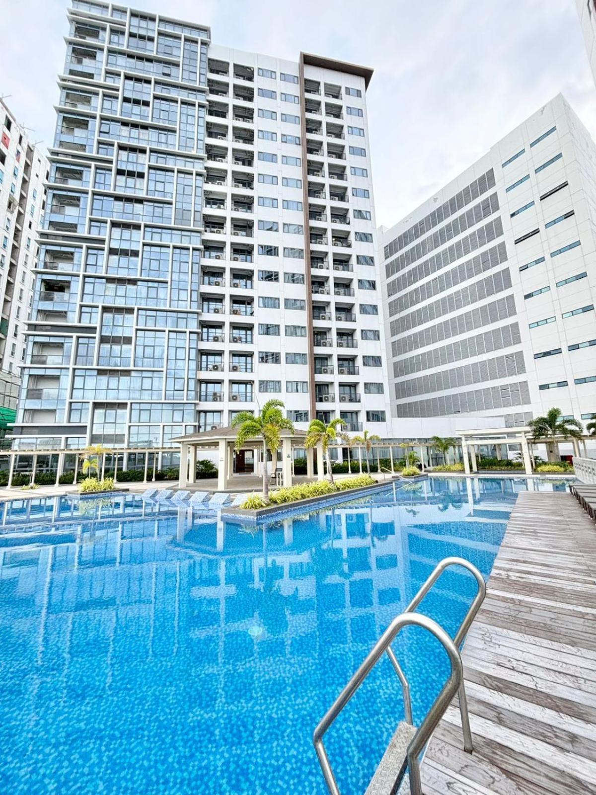 One Manchester Place, Mactan Newtown