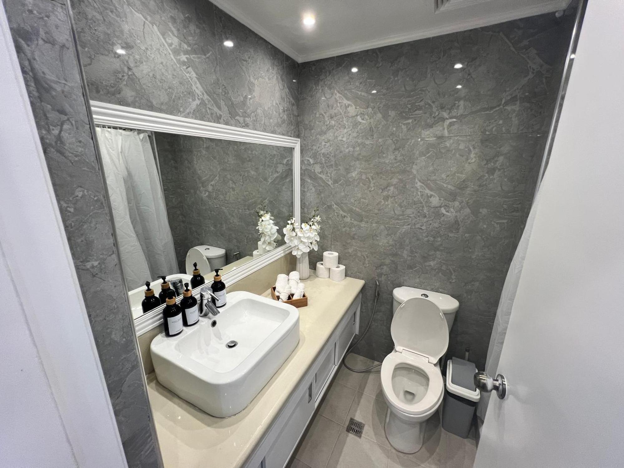 La Mirada Residences Sea-view *