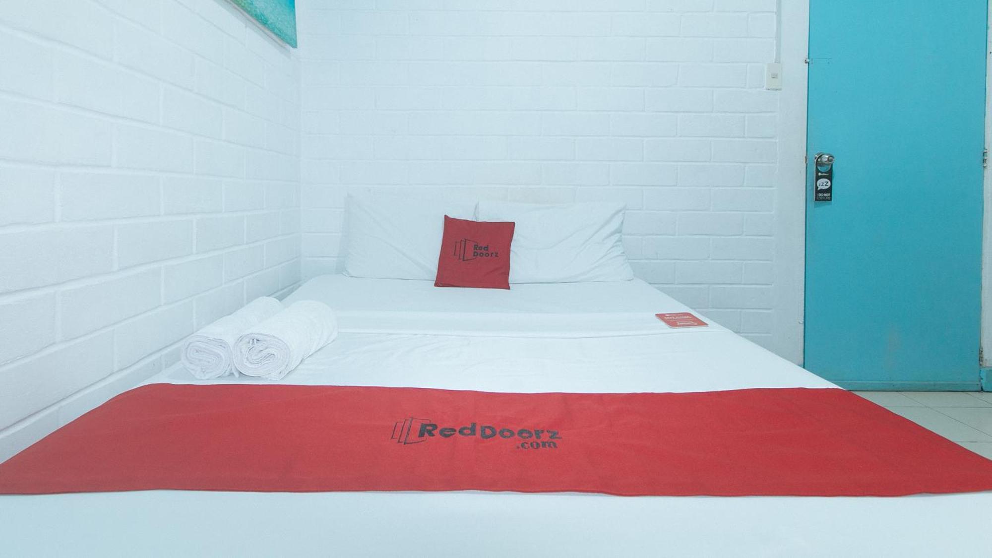 Reddoorz At La Maria And Tourist 3*