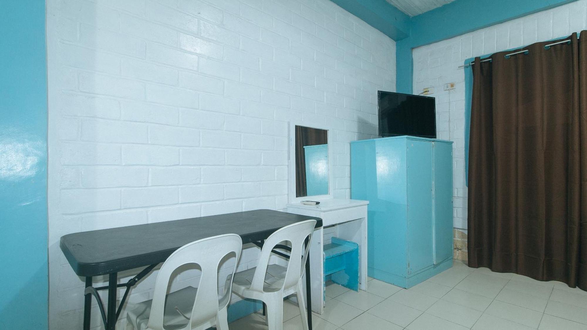 Reddoorz At La Maria And Tourist Hotel
