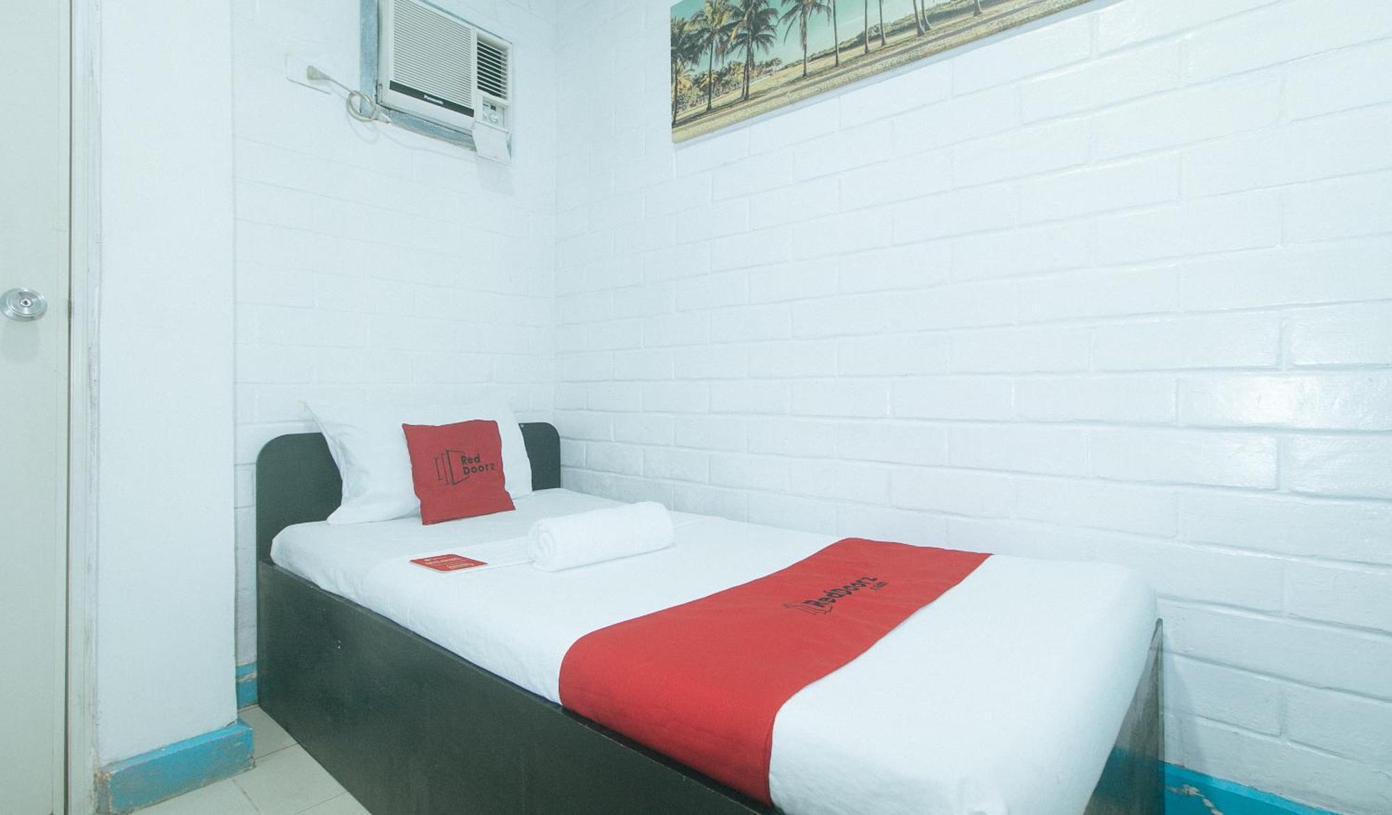 Hotel Reddoorz At La Maria And Tourist