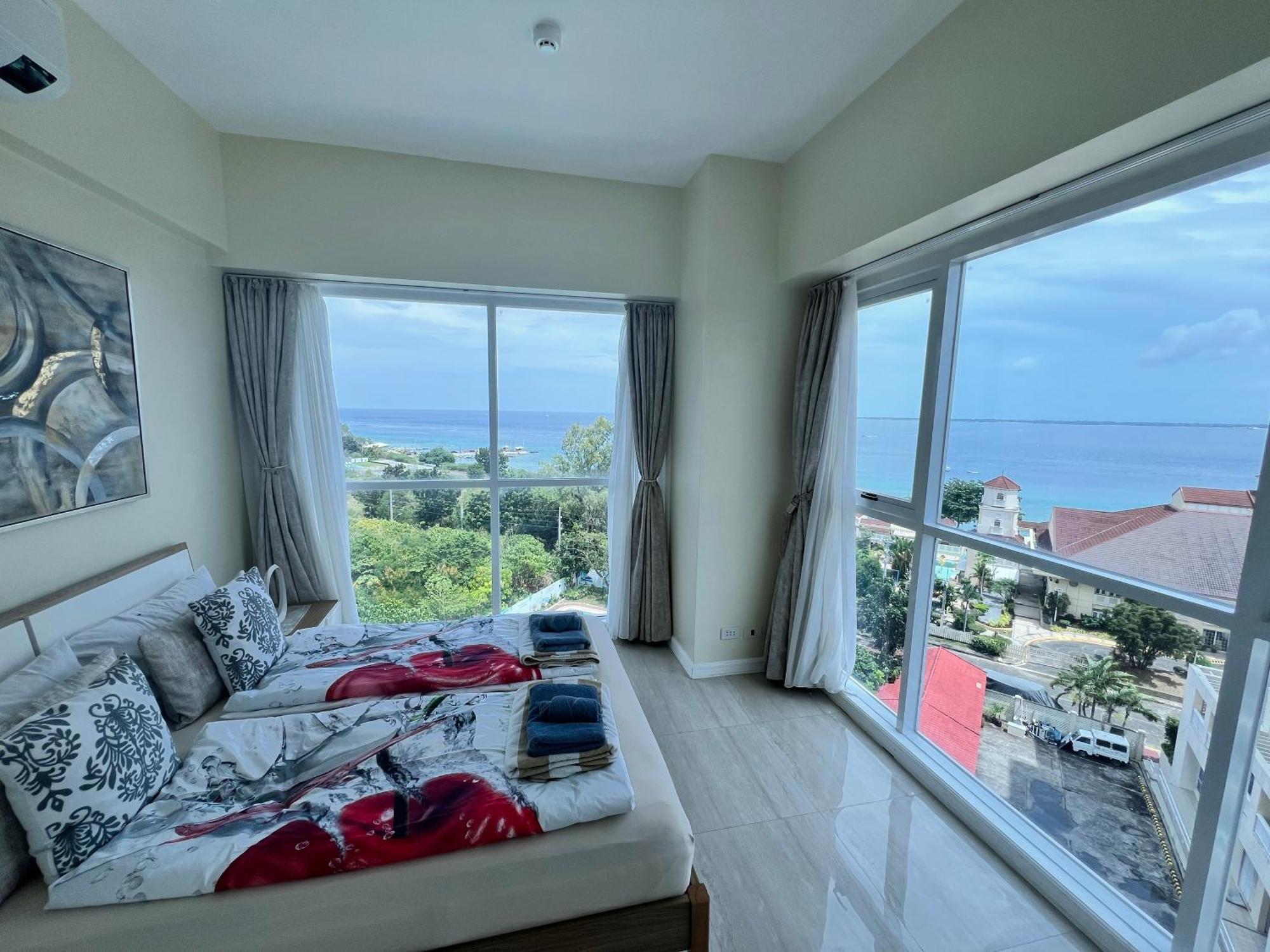 La Mirada Residences Sea-view Apartment *