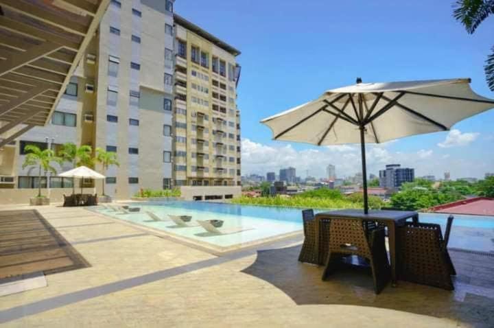 1426 Family & Barkada Staycation For 8 Pax Apartment *