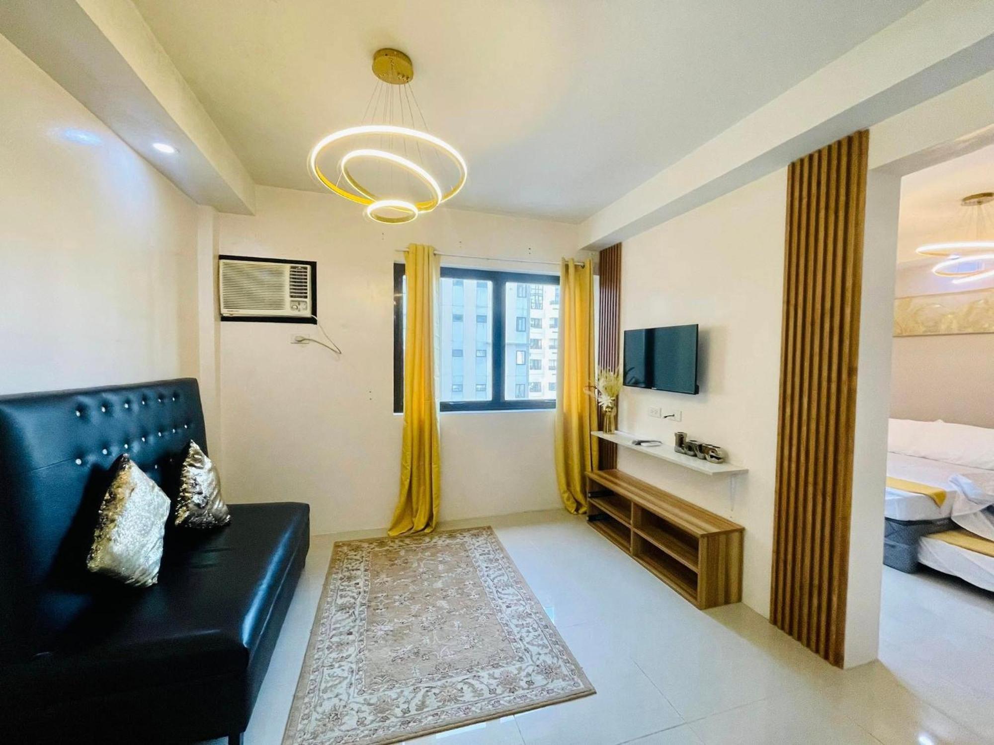 1426 Family & Barkada Staycation For 8 Pax *