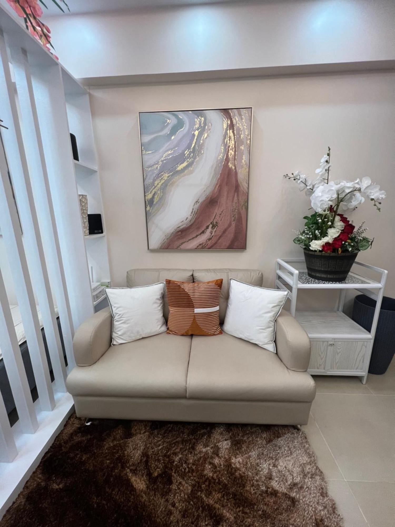 Stylish And Homely Unit In It Park Cebu