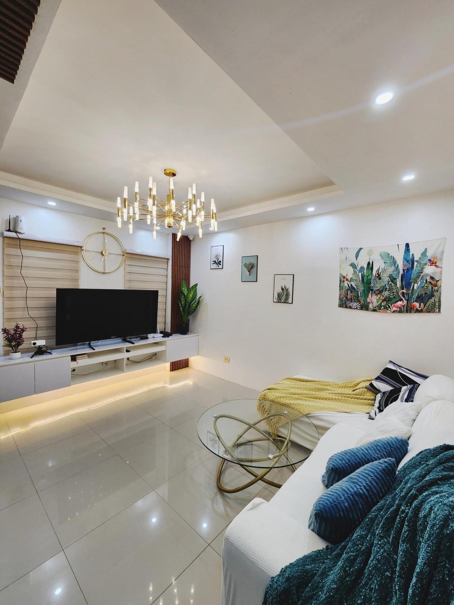 Movie Screen& 4rooms Private House Near J Park Cebu