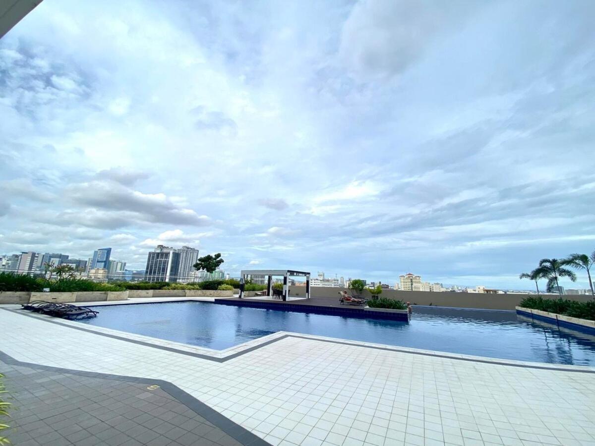 One Br With Balcony At East Gate Apartment Cebu