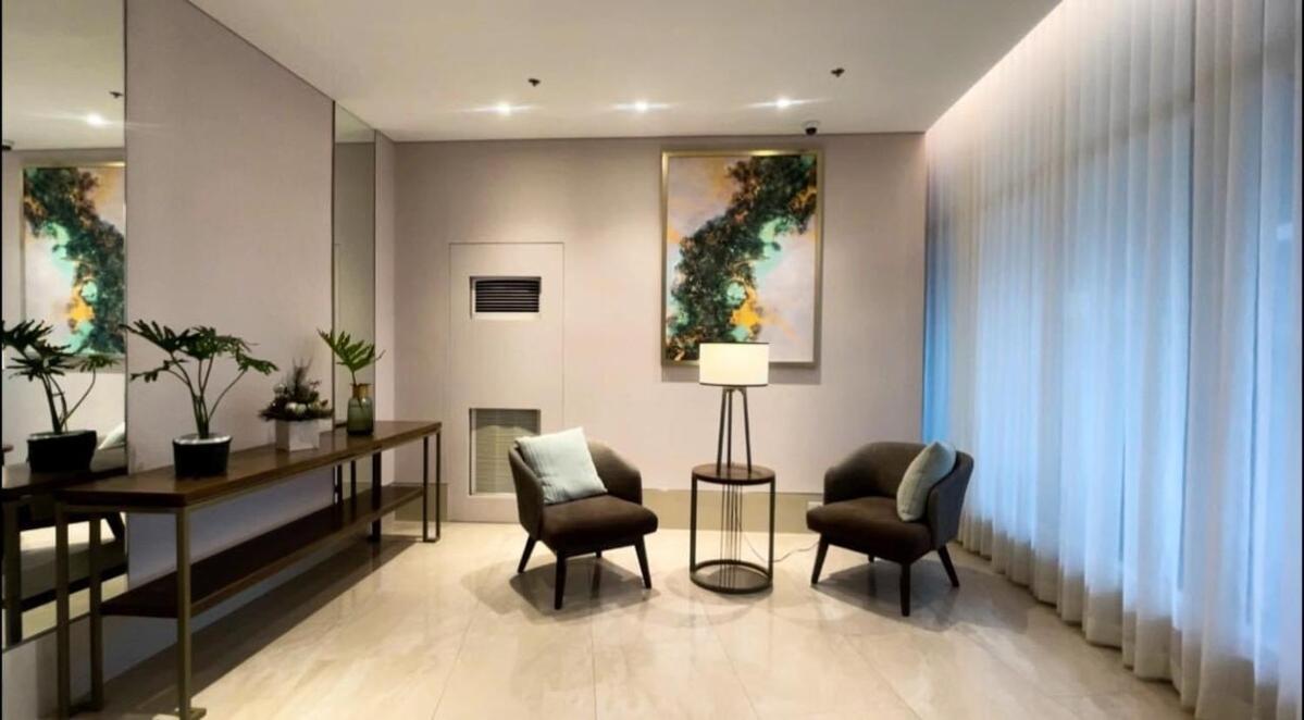 One Br With Balcony At East Gate Apartment