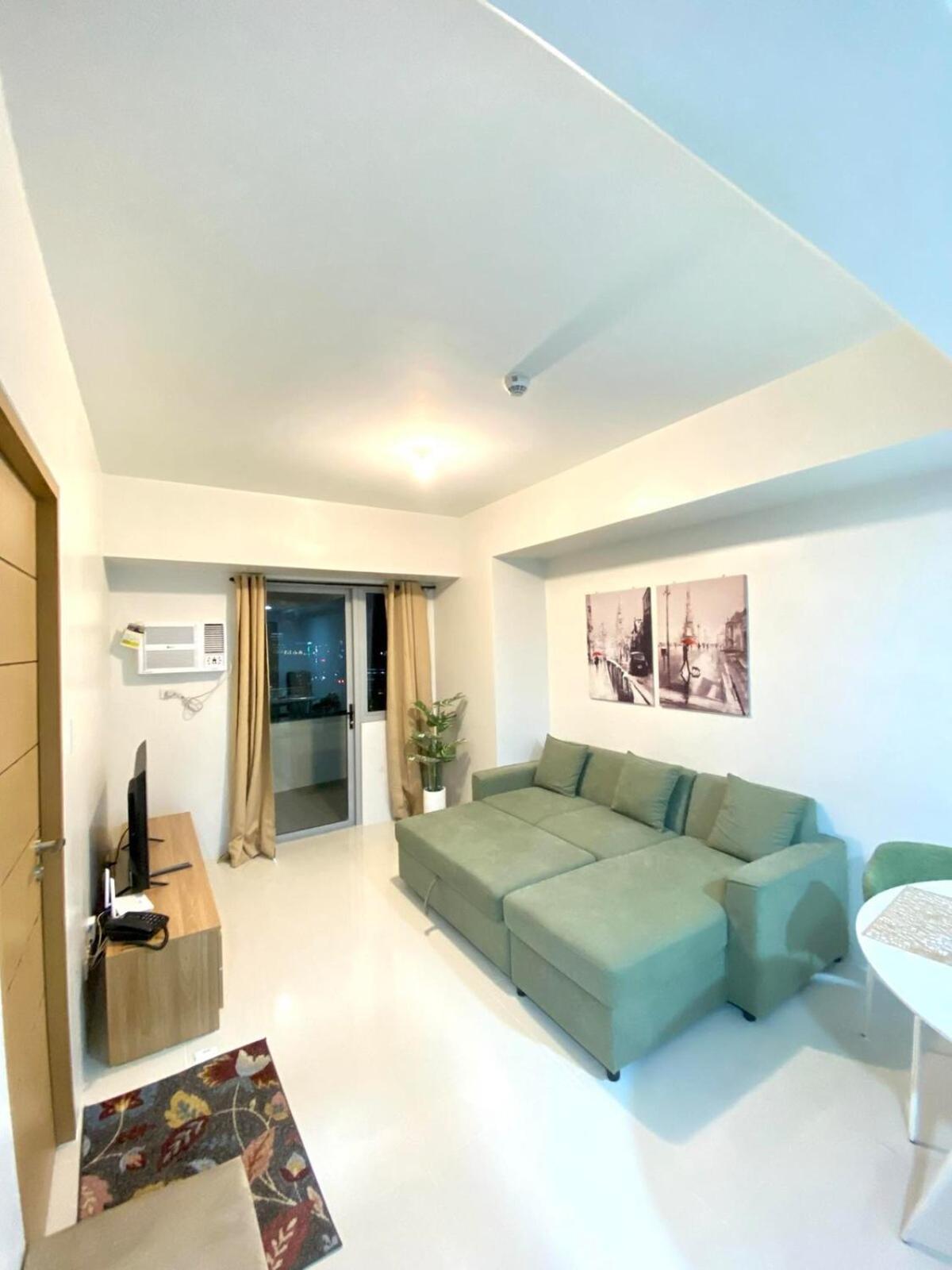 One Br With Balcony At East Gate Cebu
