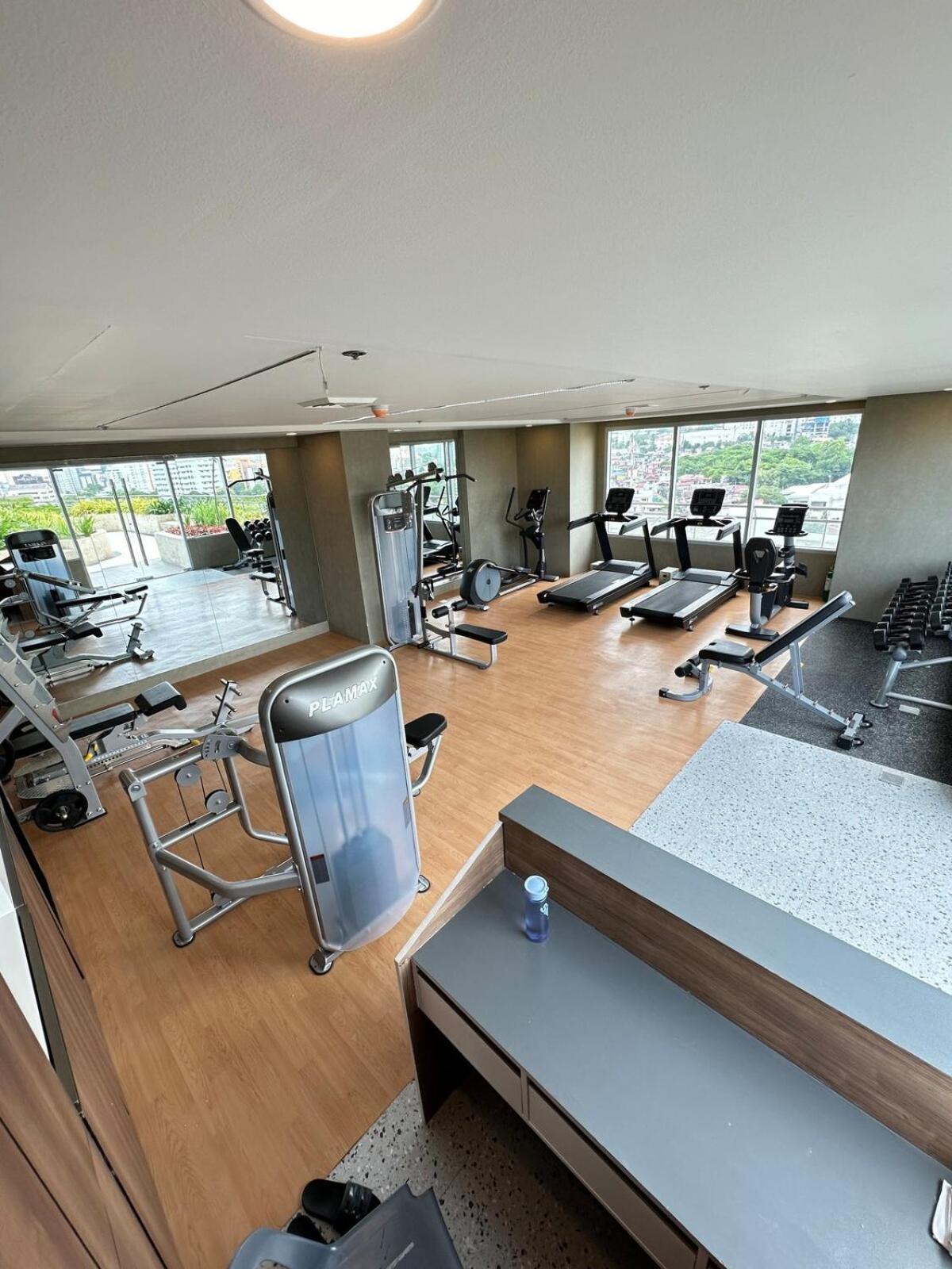 One Br With Balcony At East Gate