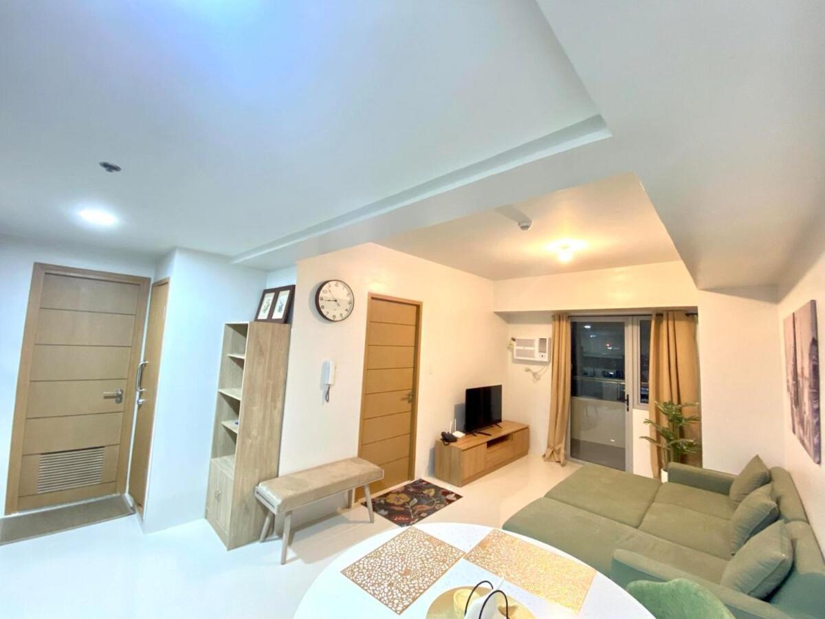 One Br With Balcony At East Gate * Cebu