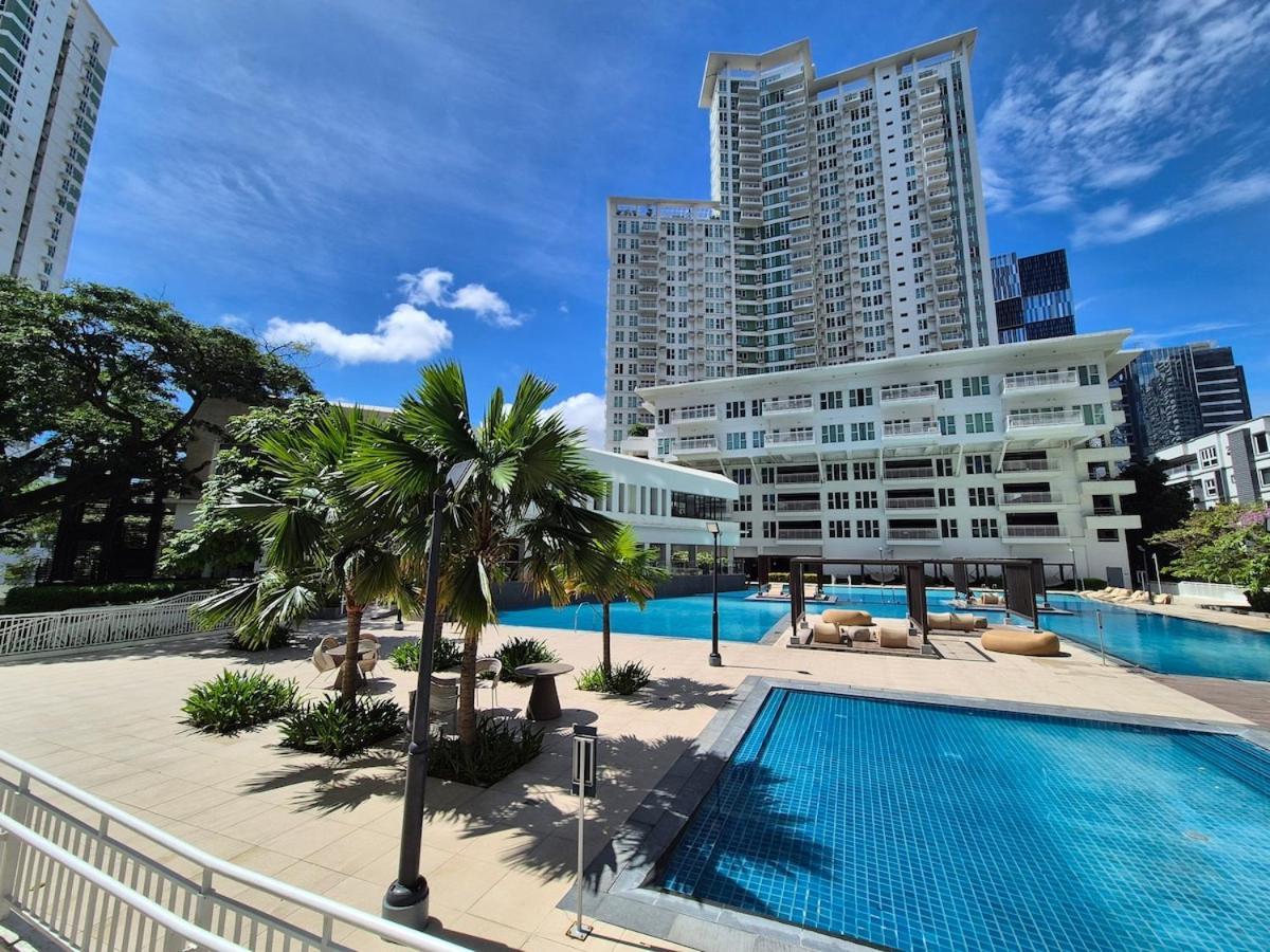 Apartment Solinea, New Ayala Mall, Across Business Park, Amazing Pool, Gym *