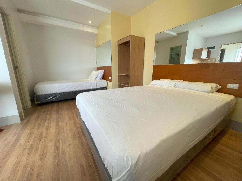 Hotel Almond By Hiverooms 3*