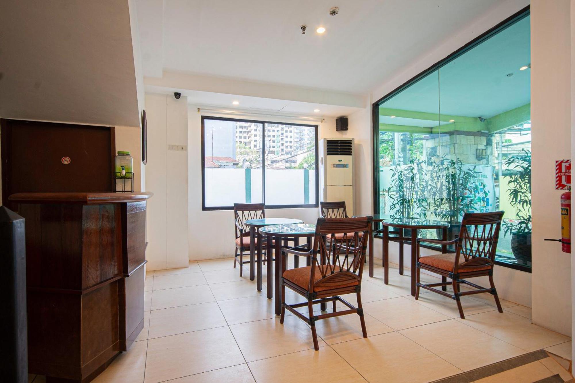 Oyo 210 Apple Tree 3*