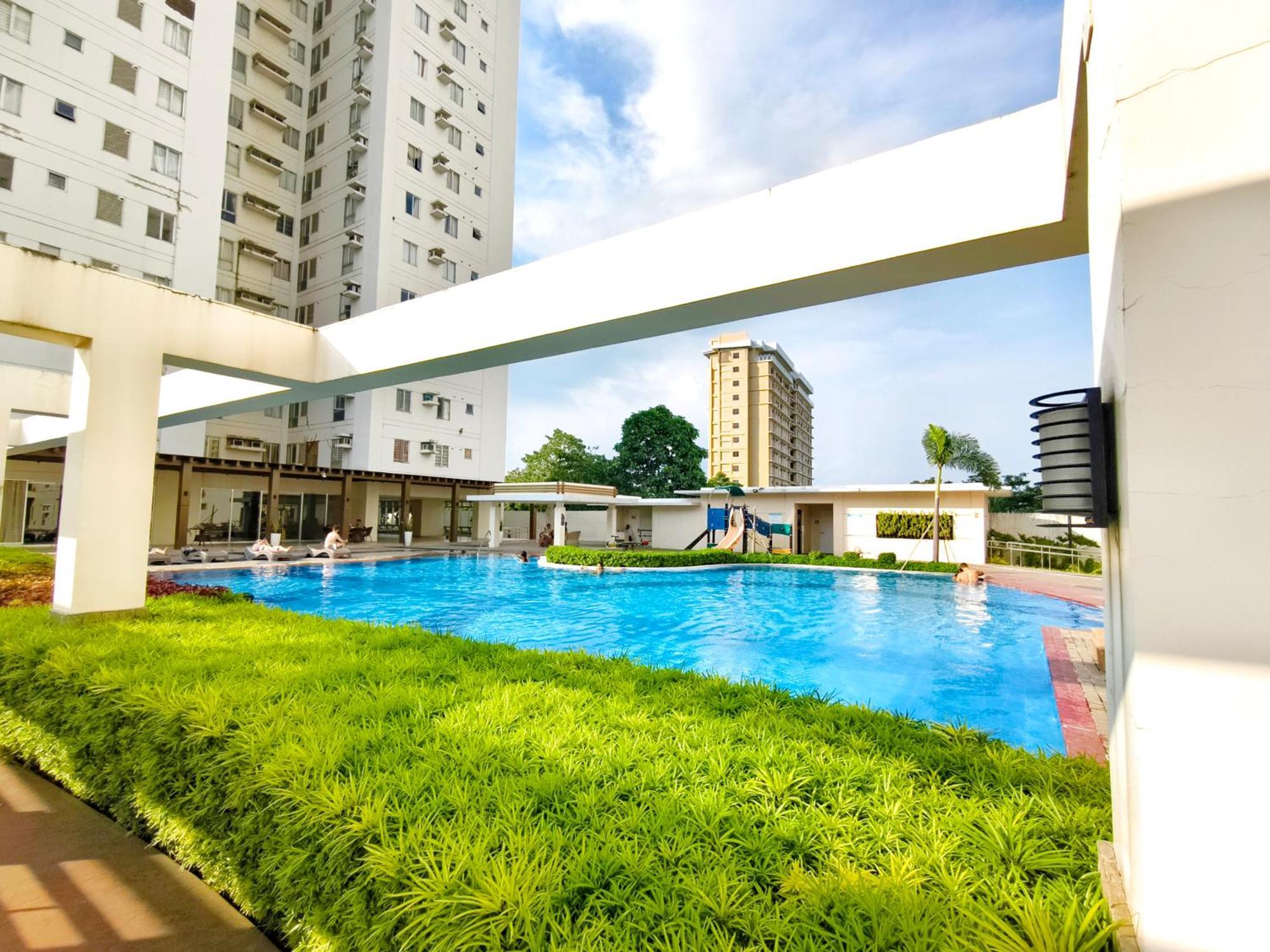 2012t2 Avida Towers It Park 1bedroom Unit Queen Bed Cebu