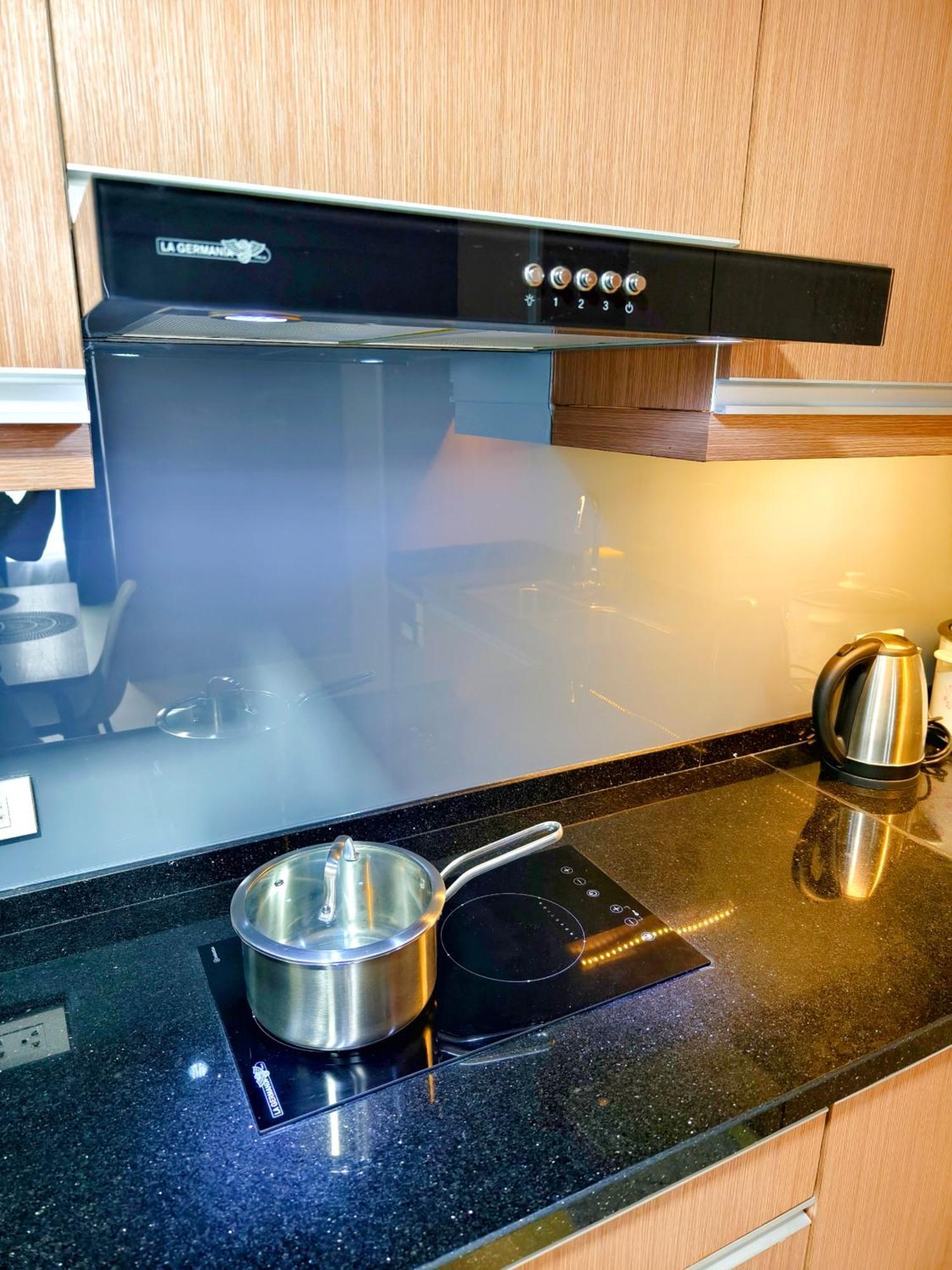 Apartment 2012t2 Avida Towers It Park 1bedroom Unit Queen Bed