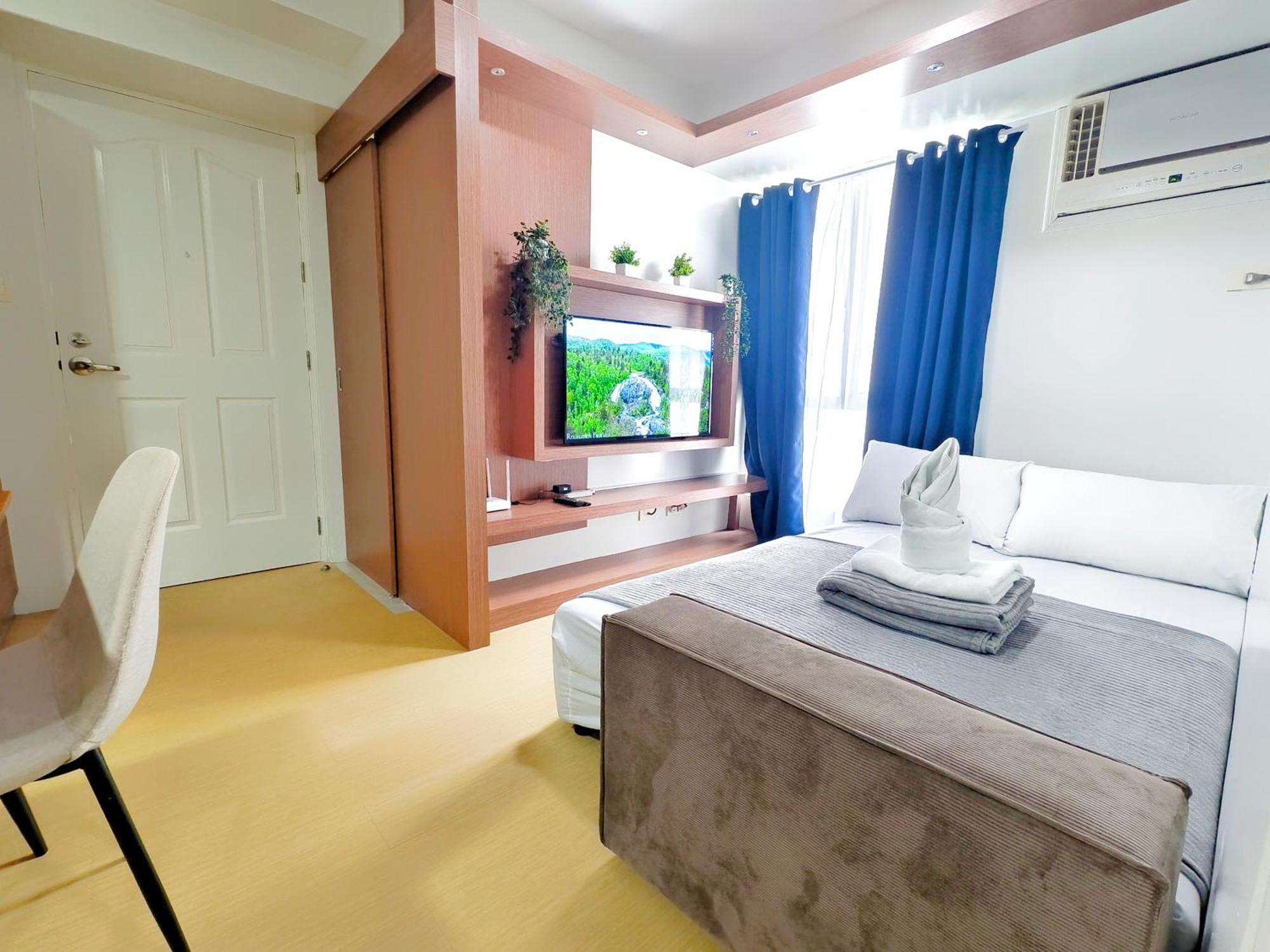 2012t2 Avida Towers It Park 1bedroom Unit Queen Bed *