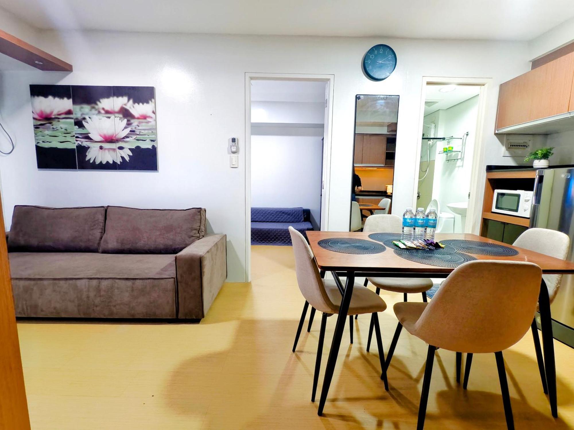 2012t2 Avida Towers It Park 1bedroom Unit Queen Bed *