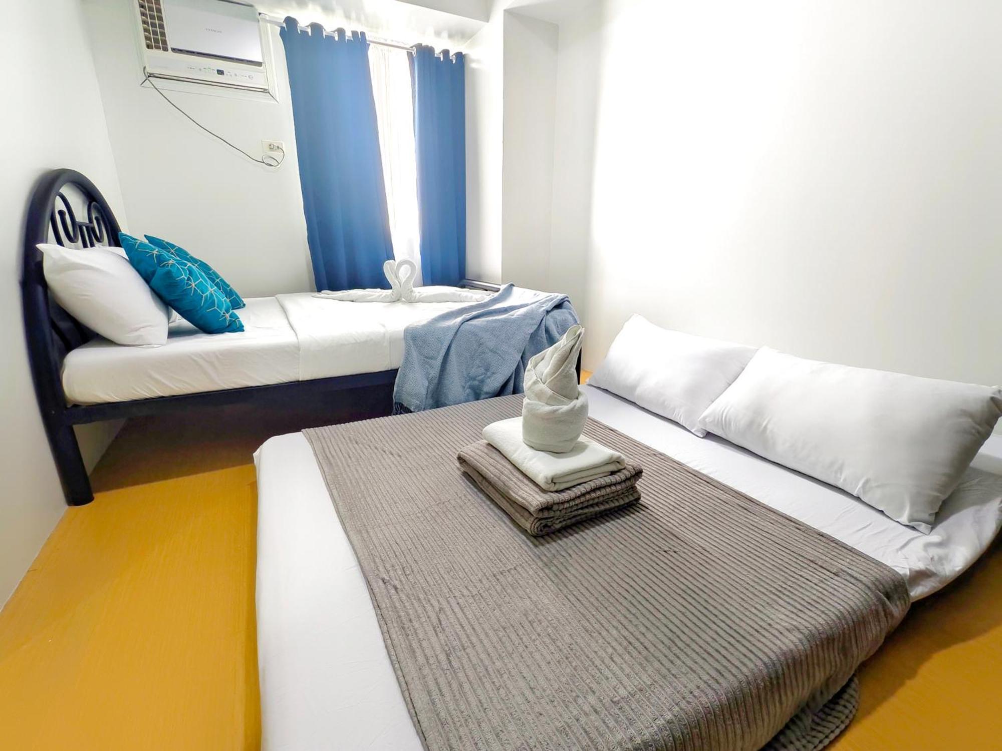 2012t2 Avida Towers It Park 1bedroom Unit Queen Bed Cebu