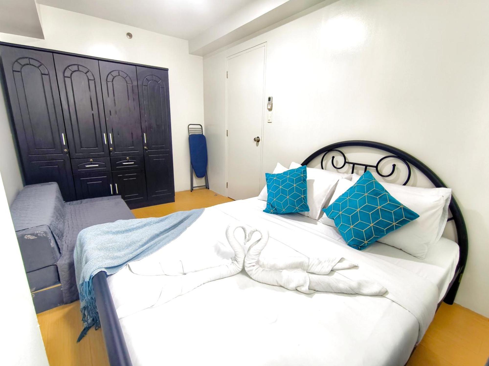 2012t2 Avida Towers It Park 1bedroom Unit Queen Bed Cebu