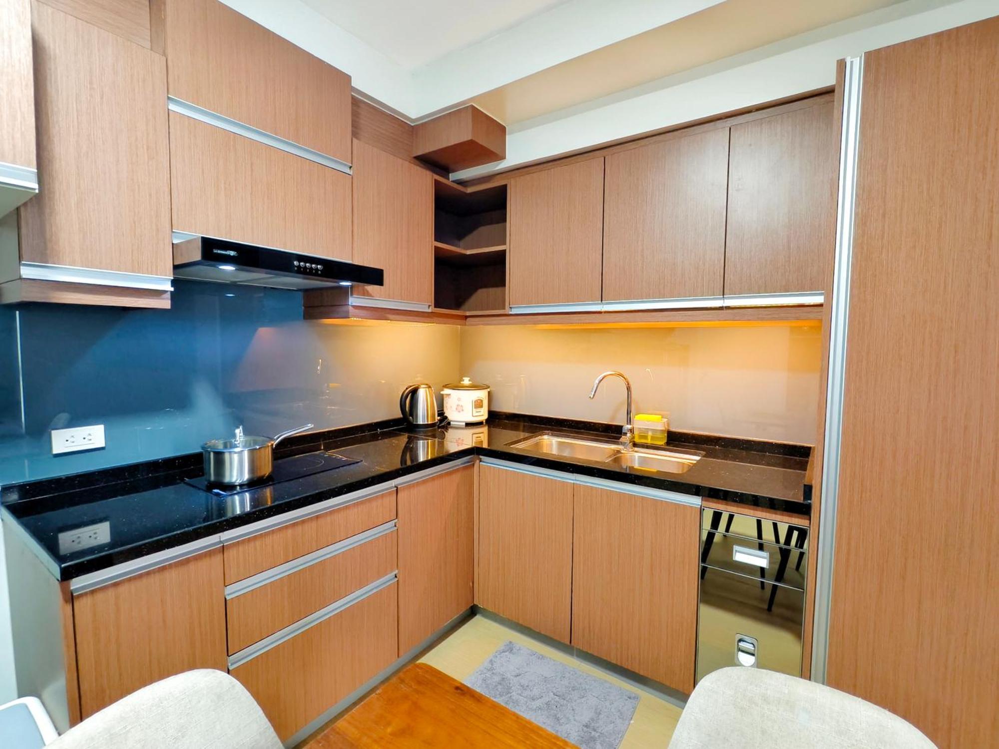 2012t2 Avida Towers It Park 1bedroom Unit Queen Bed