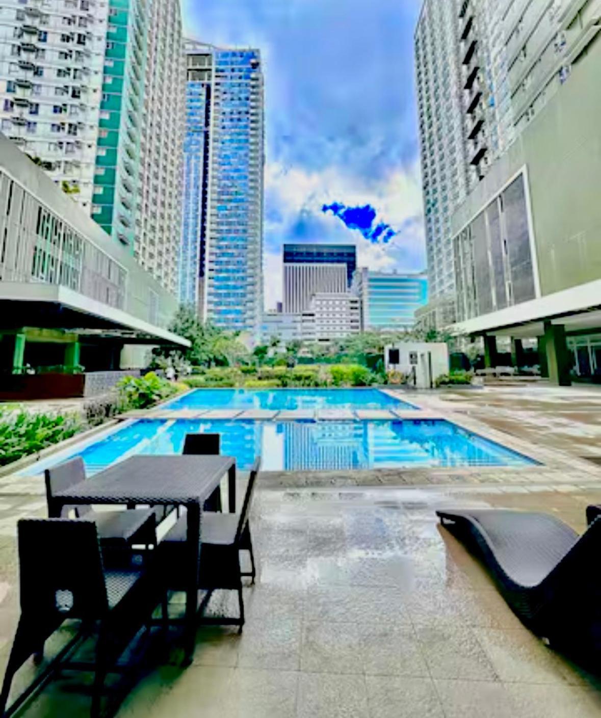 In It Park With Pool & Netflix Aparthotel