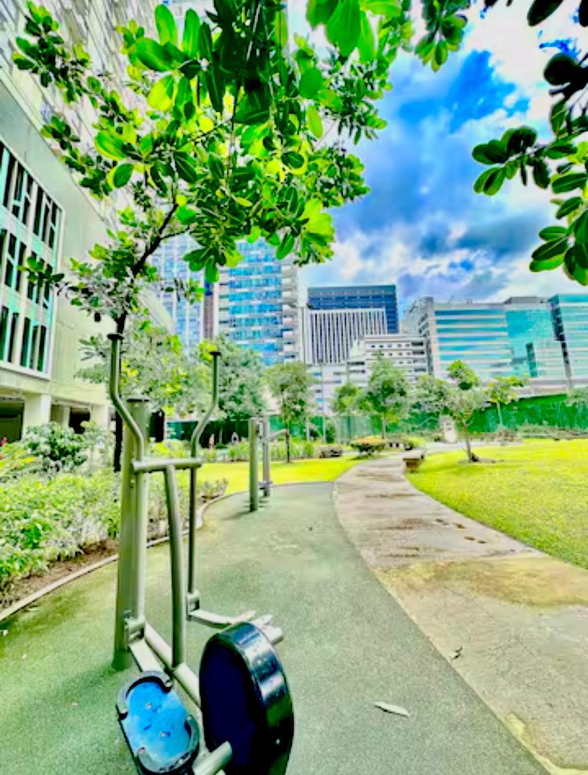 In It Park With Pool & Netflix * Cebu