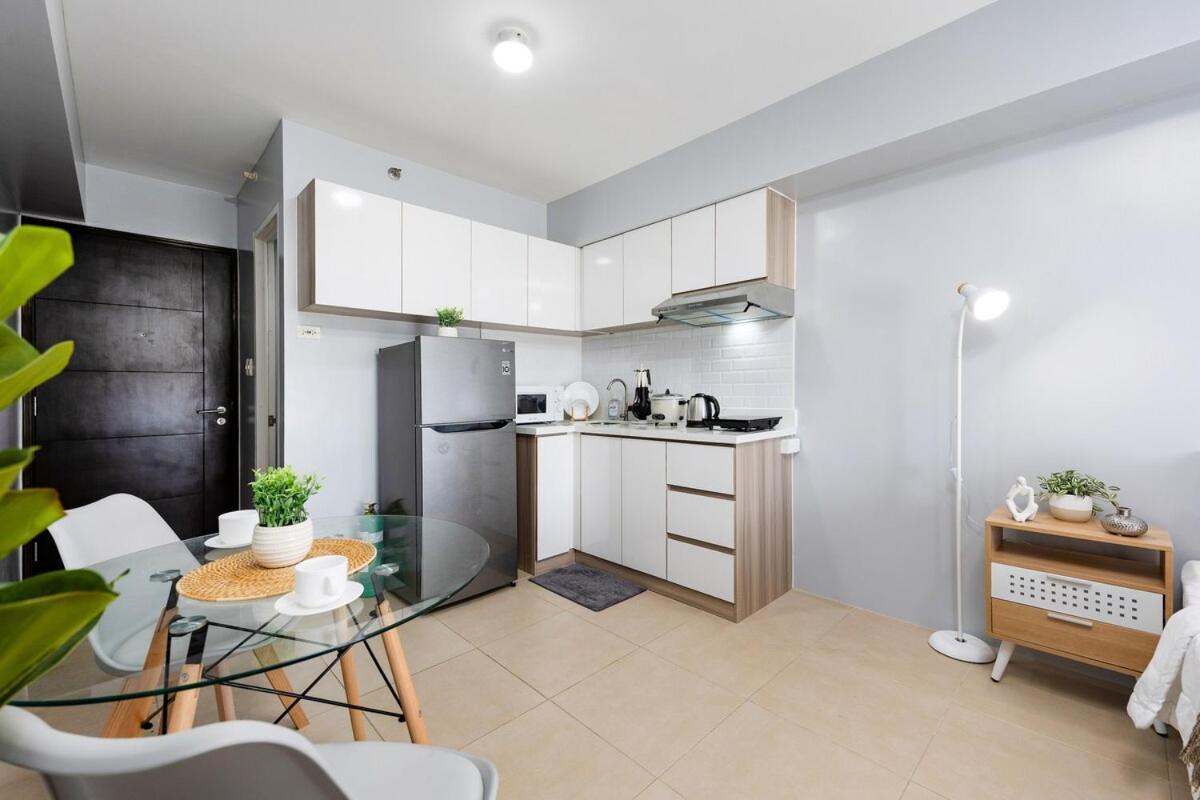 Apartment Furnished In It Park With Wifi, Netflix And Pool Access Cebu