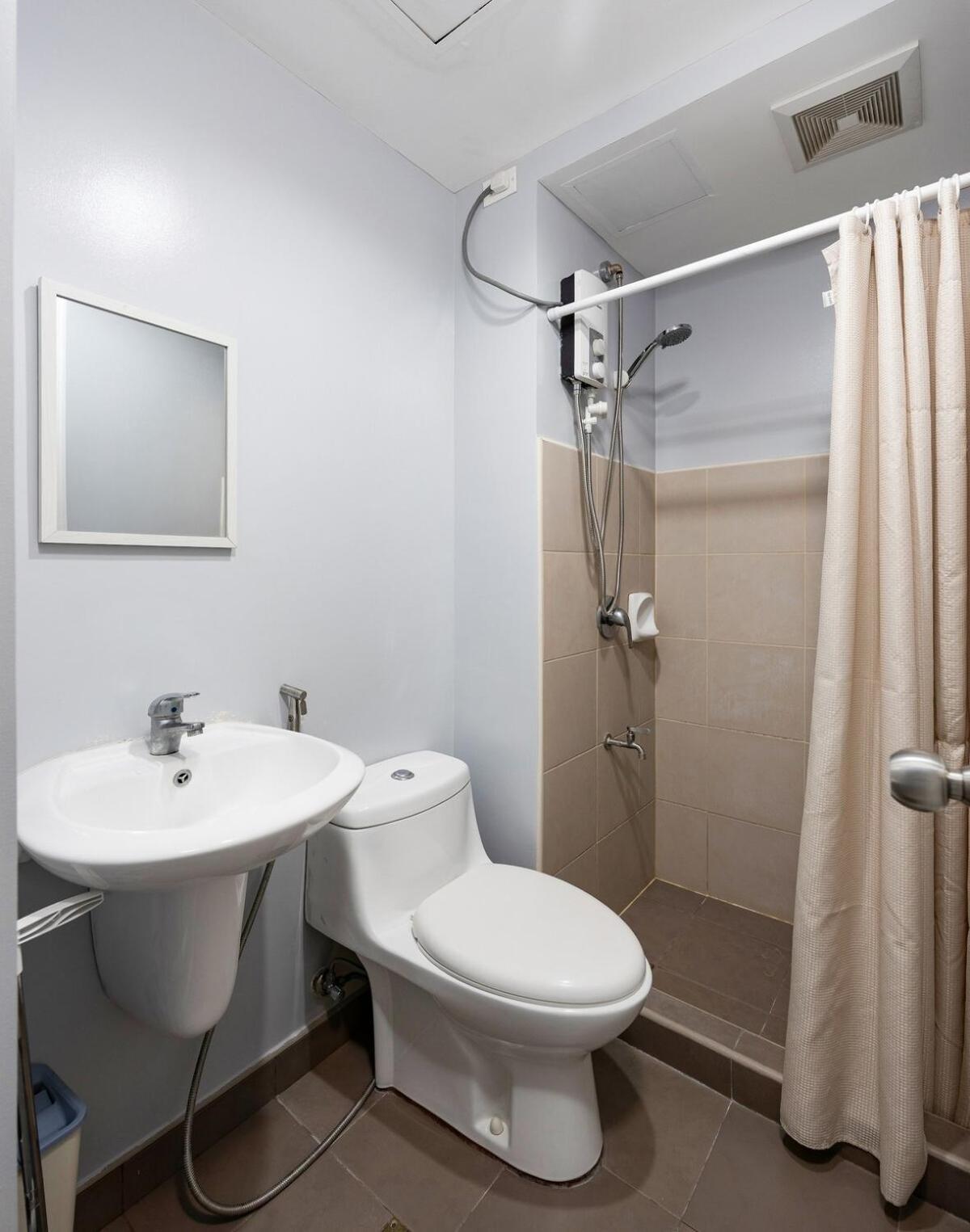 Apartment Furnished In It Park With Wifi, Netflix And Pool Access Cebu