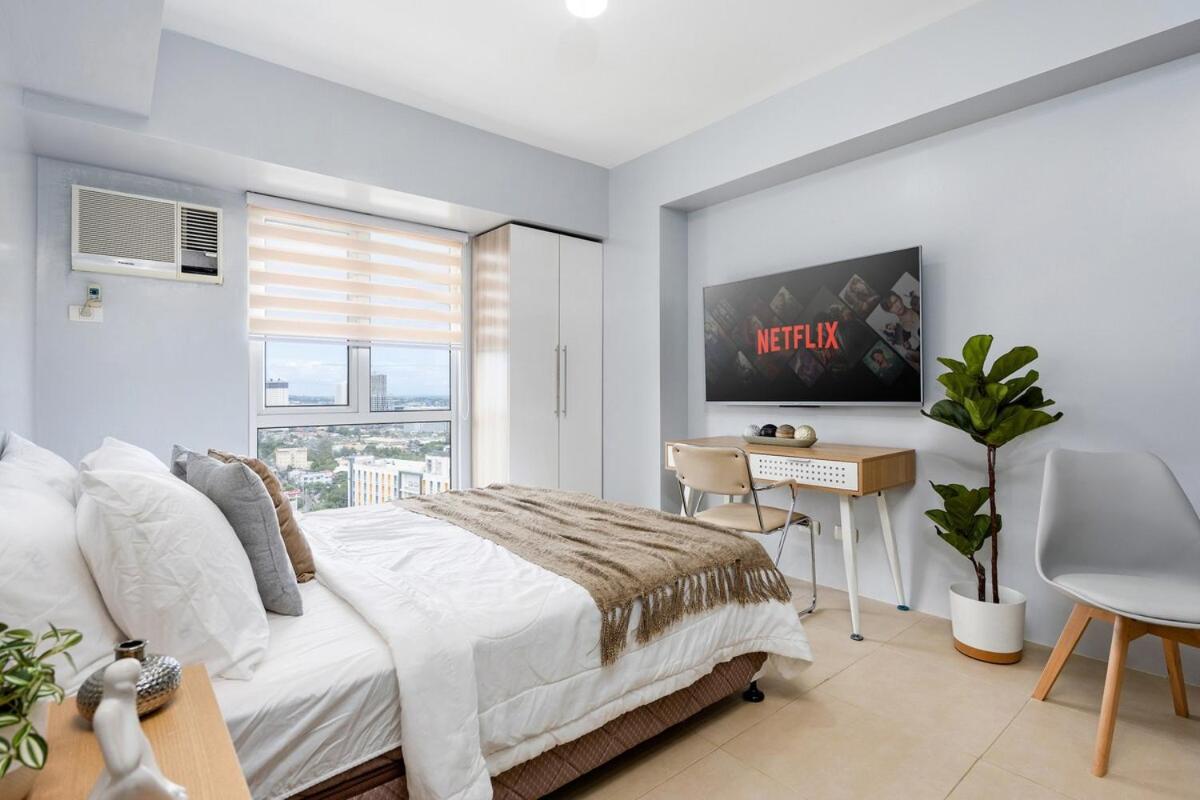 Furnished In It Park With Wifi, Netflix And Pool Access *