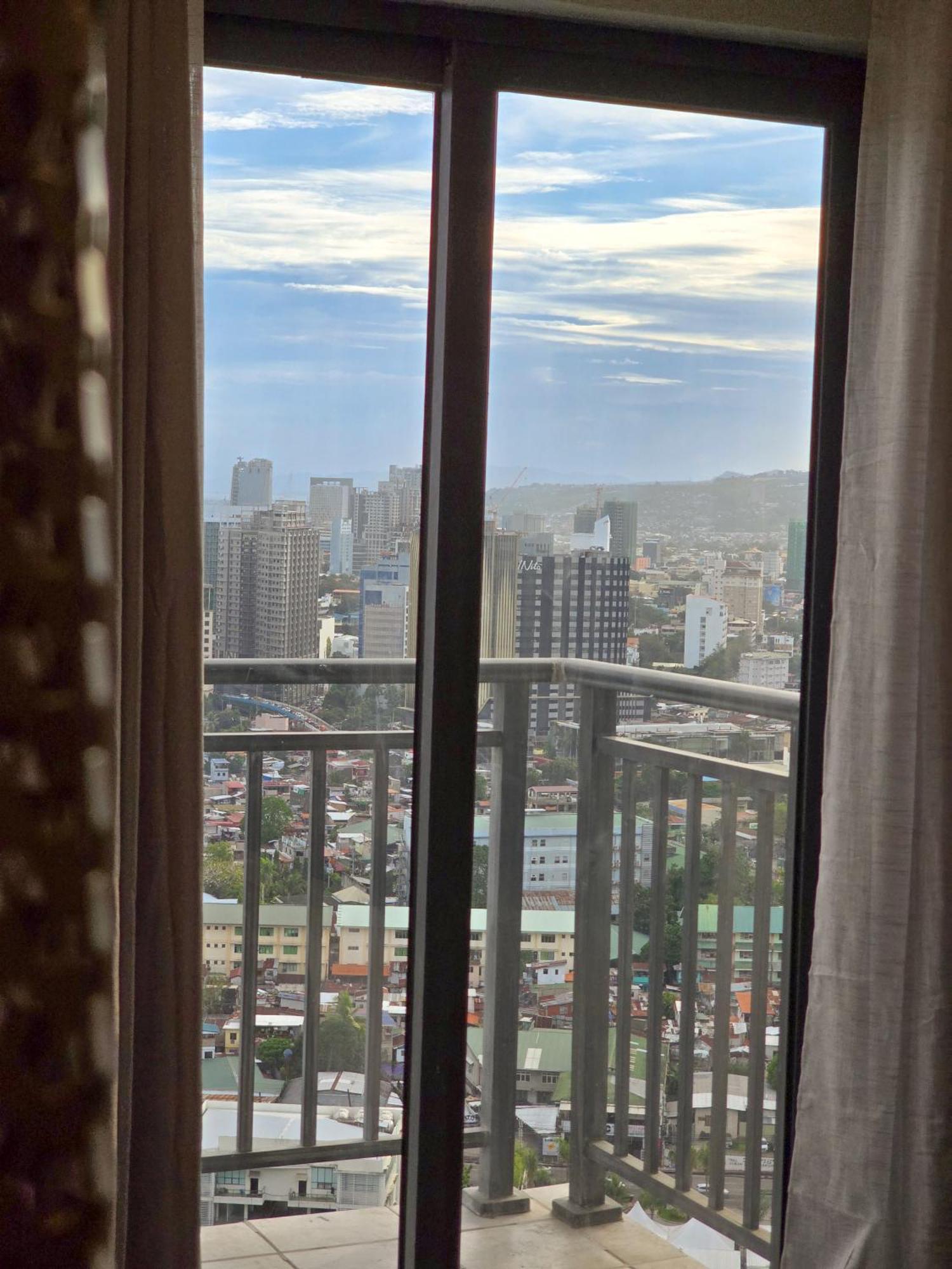Modern Cozy With Balcony Cebu