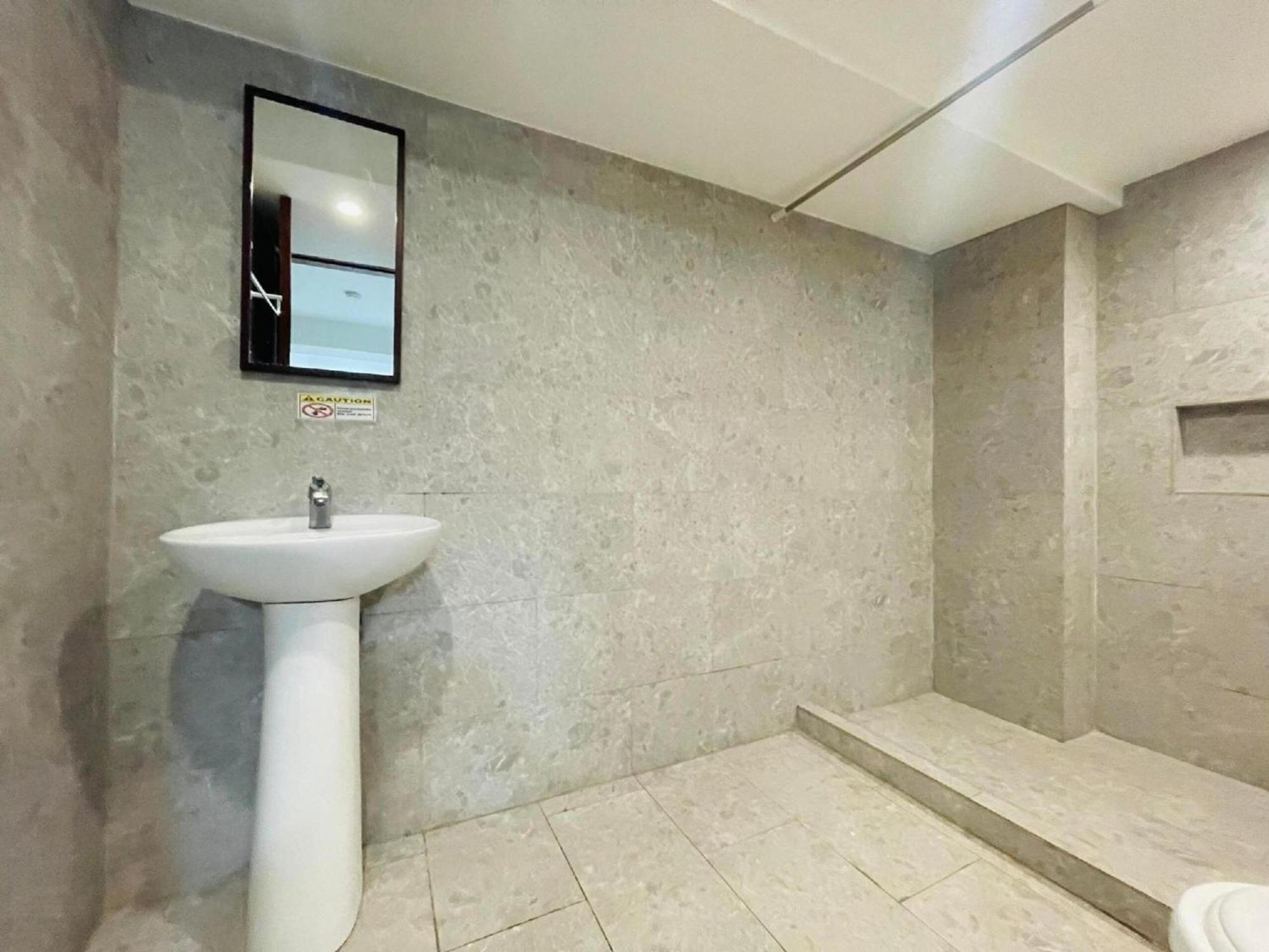 Hotel Oyo 925 Rcee Place