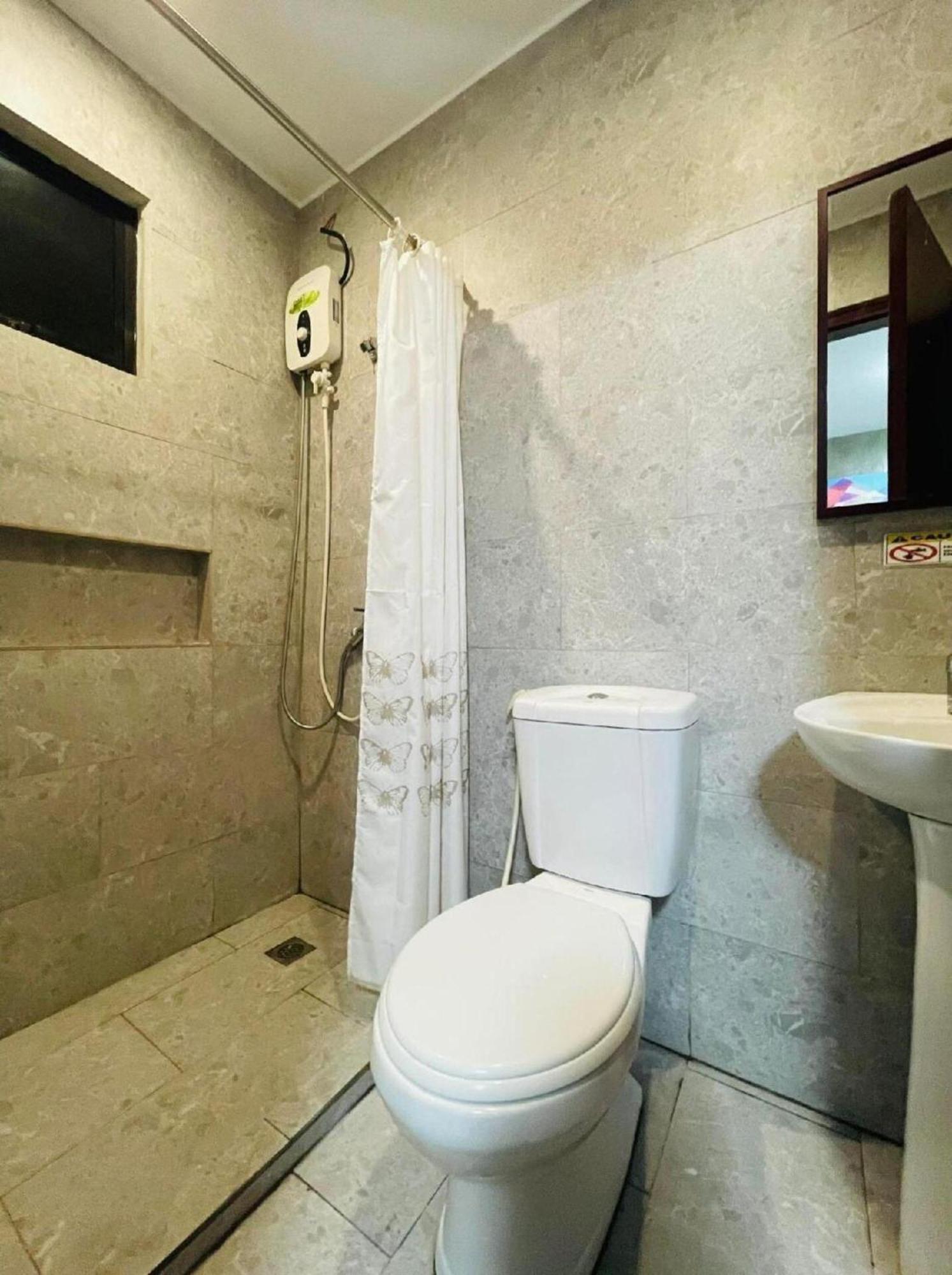 Hotel Oyo 925 Rcee Place