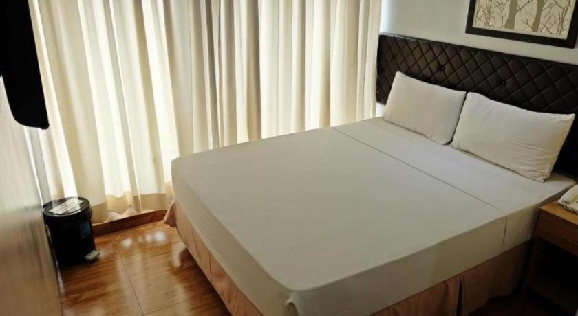 Capitol And Hotel 2*