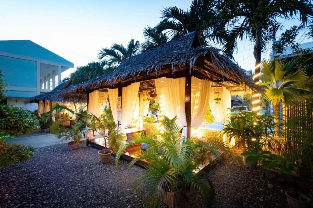 Resort Coucou Bar And Restaurant 3*