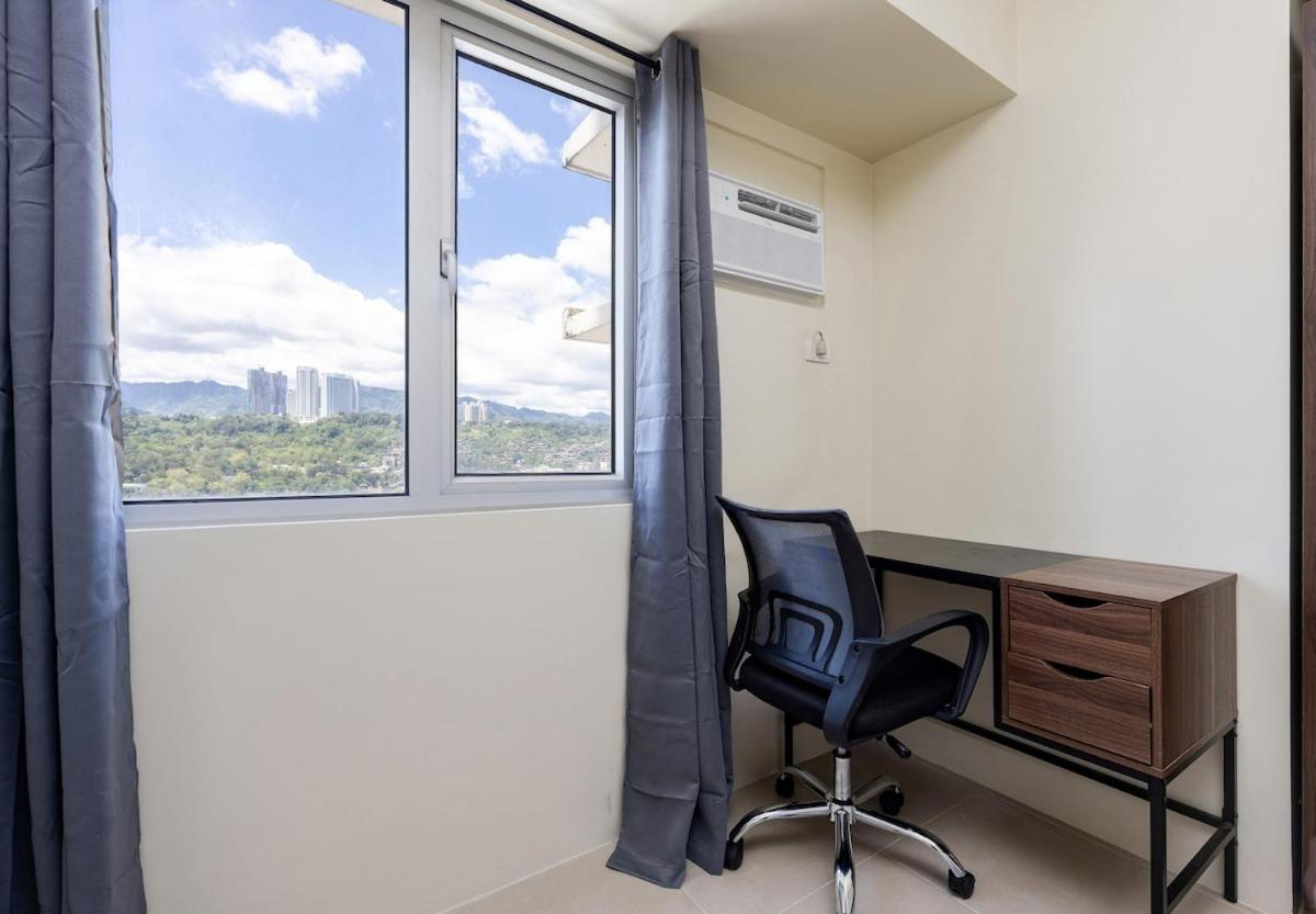 Furnished 1-bedroom In Avida Towers Riala, It Park With Fast Wifi, Netflix, Pool And