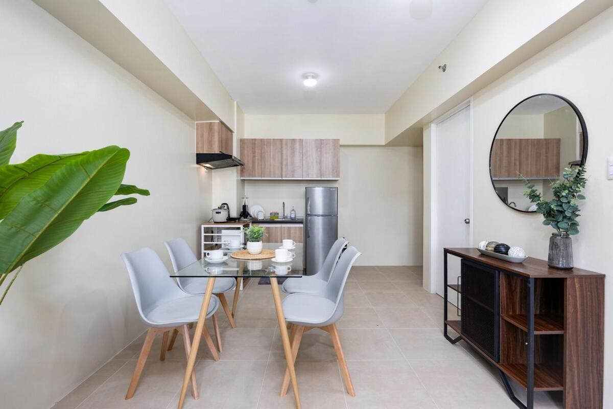 Apartment Furnished 1-bedroom In Avida Towers Riala, It Park With Fast Wifi, Netflix, Pool And Cebu