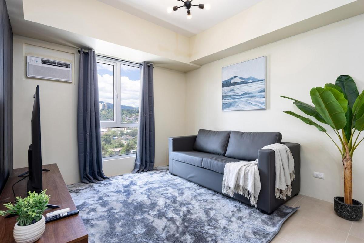 Furnished 1-bedroom In Avida Towers Riala, It Park With Fast Wifi, Netflix, Pool And Cebu