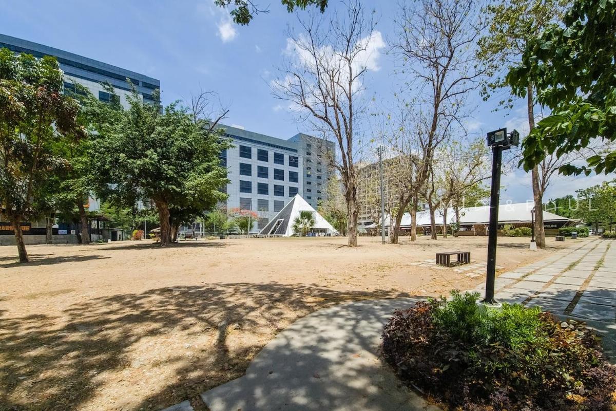 Furnished 1-bedroom In Avida Towers Riala, It Park With Fast Wifi, Netflix, Pool And *