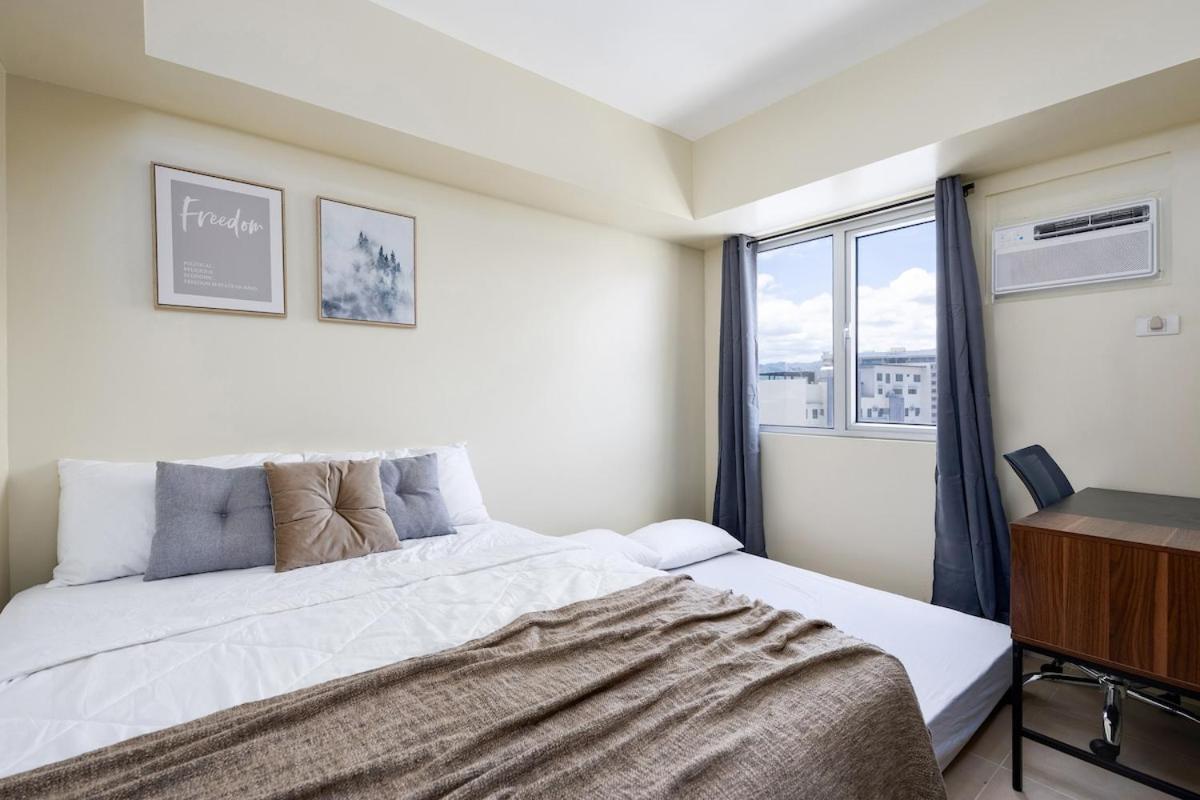 Furnished 1-bedroom In Avida Towers Riala, It Park With Fast Wifi, Netflix, Pool And Cebu