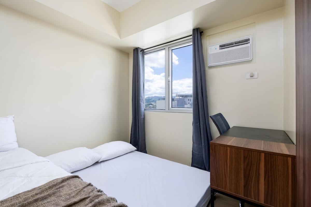 Furnished 1-bedroom In Avida Towers Riala, It Park With Fast Wifi, Netflix, Pool And Cebu
