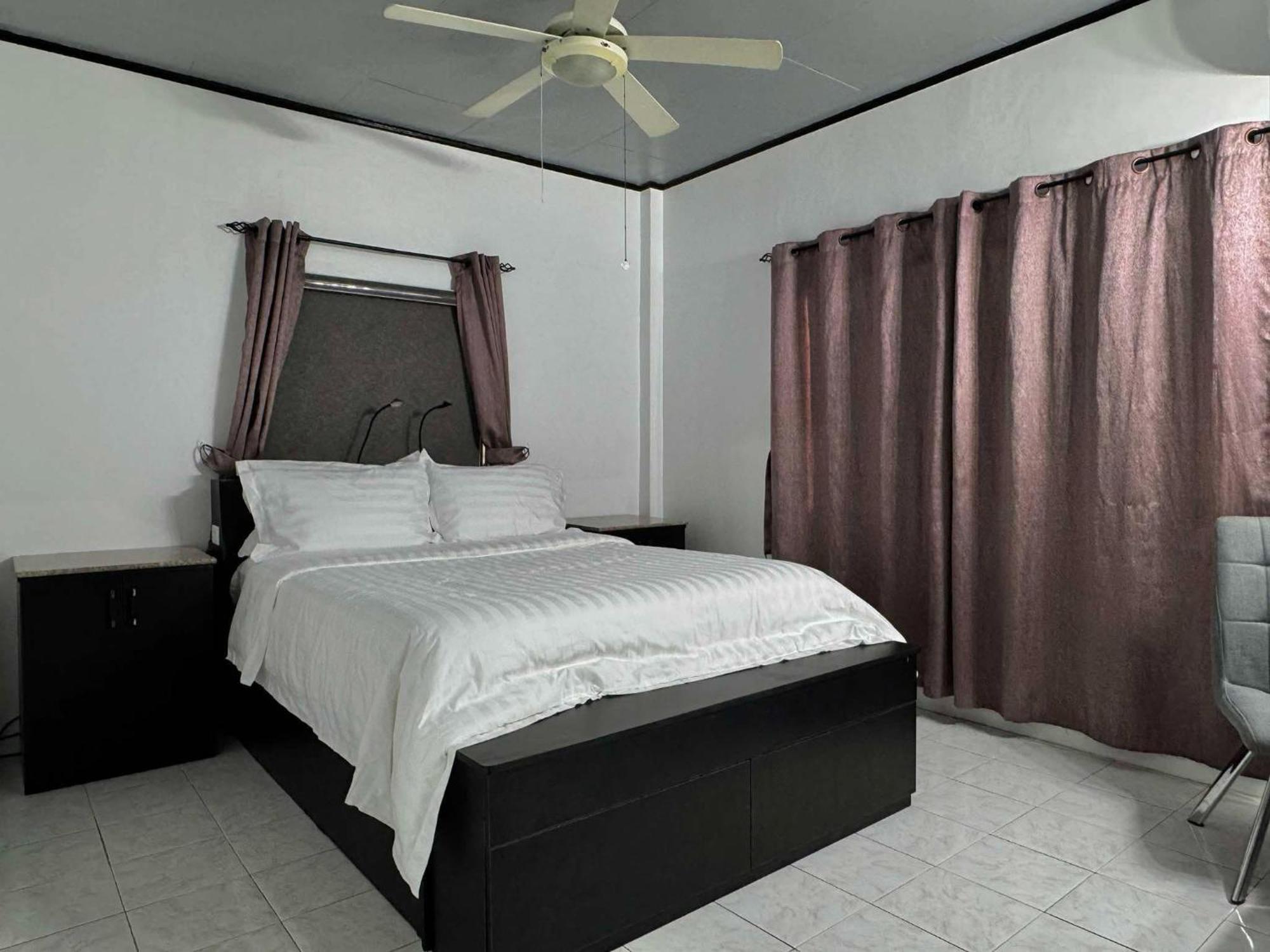 Homestay Holloway Hideaway *
