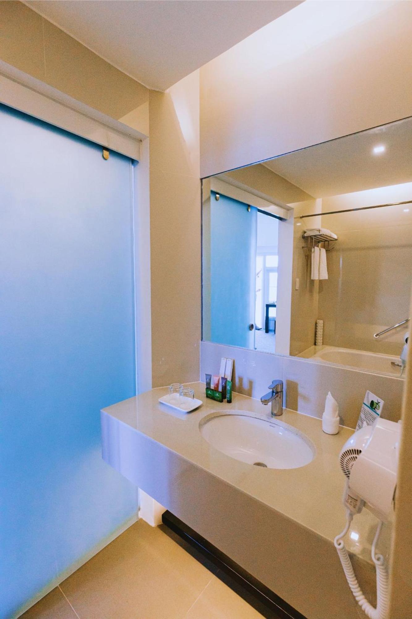 Arterra Seaview 4* Lapu-Lapu City
