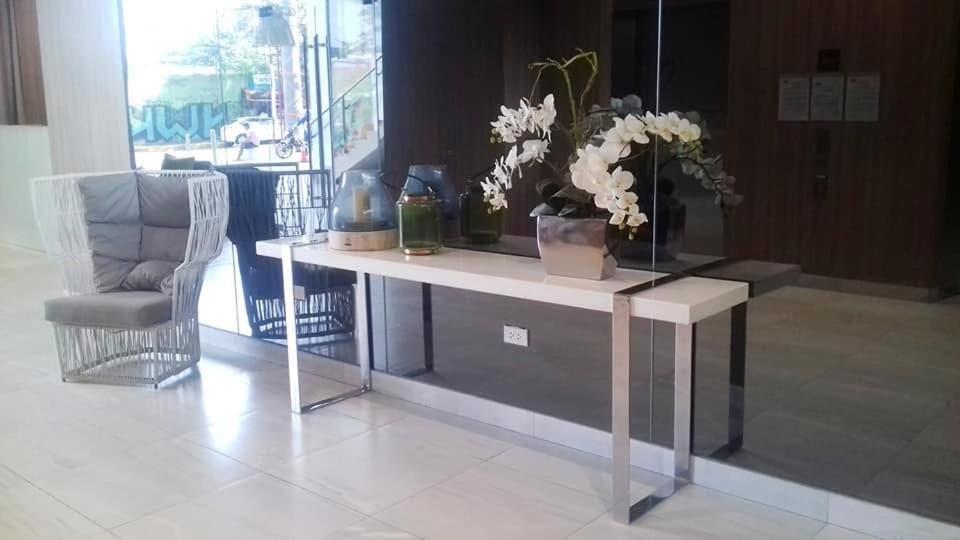 1br - 17th Fr Mountain-view At Sundance Residences