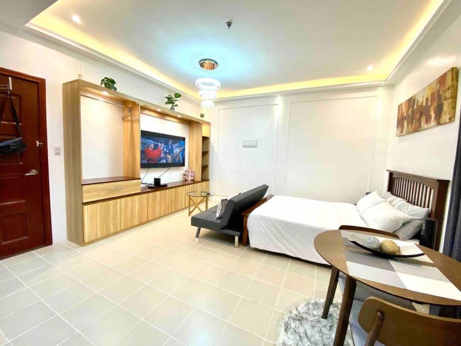 Apartment In Near Ayala Mall *
