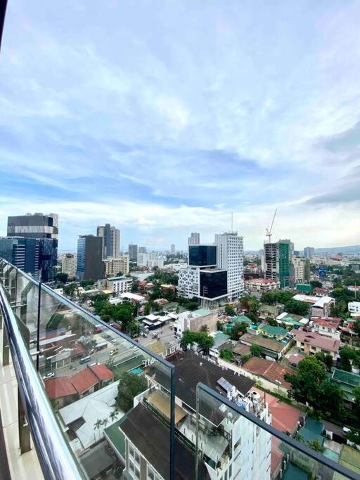 Apartment In Near Ayala Mall *