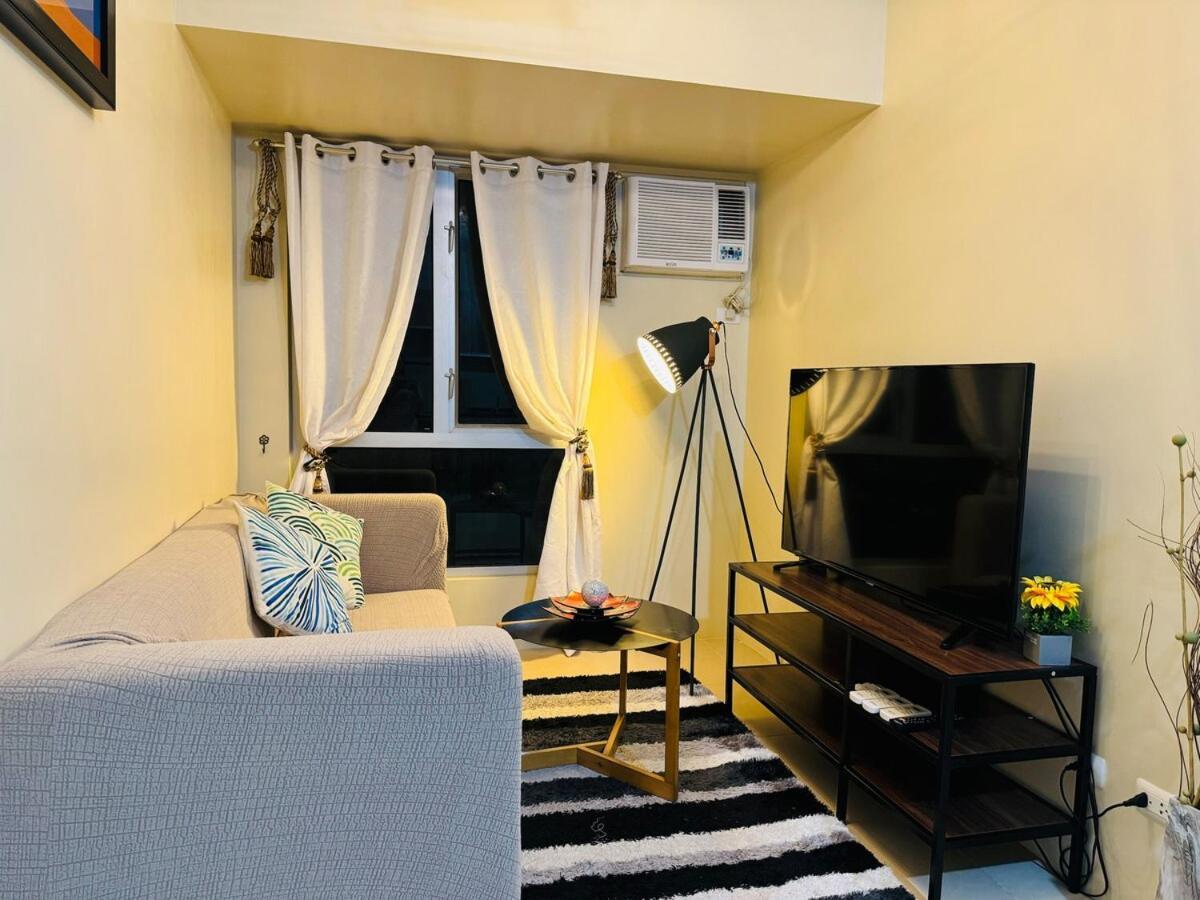2 Bedroom Unit In It Park - Good For 5- Max 8 Pax *
