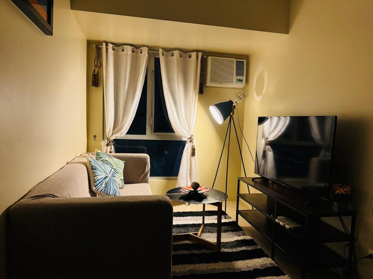 Apartment 2 Bedroom Unit In It Park - Good For 5- Max 8 Pax Cebu